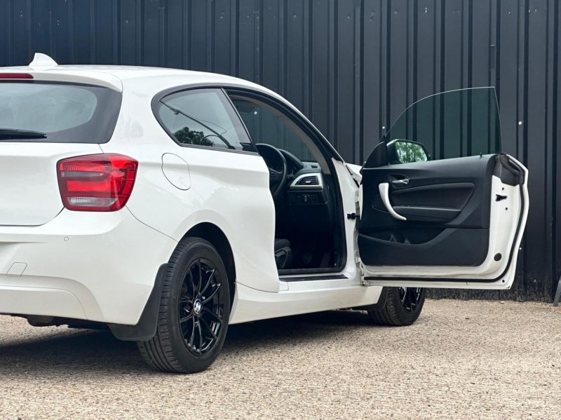 BMW 1 SERIES