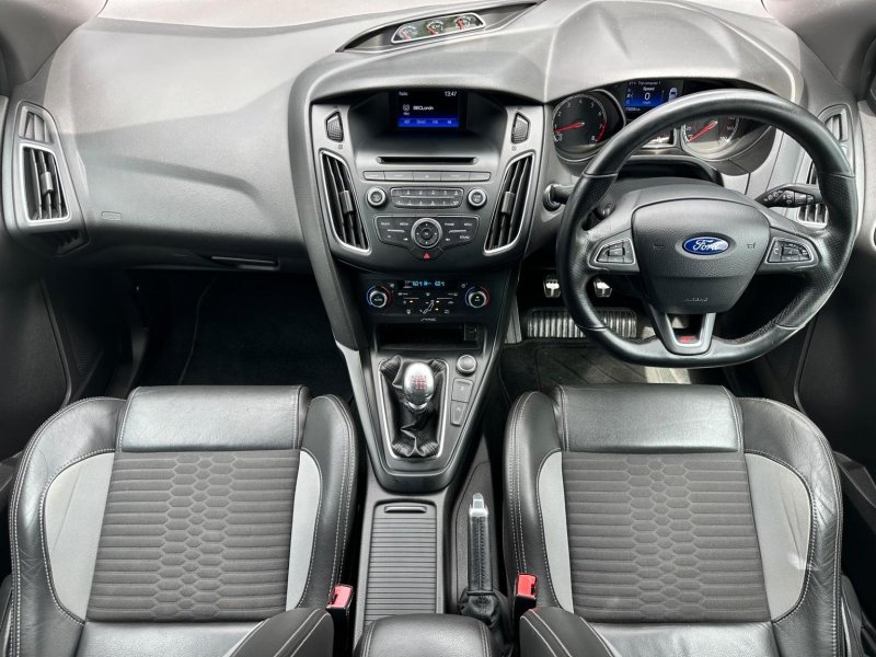 View FORD FOCUS 2.0T EcoBoost ST-2 Euro 6 (s/s) 5dr
