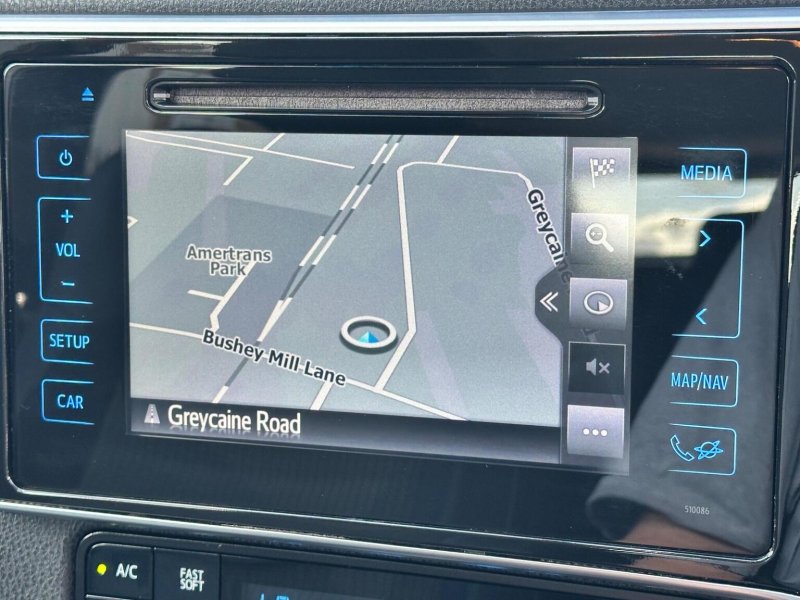 View TOYOTA AURIS 1.8 VVT-h Excel CVT Euro 6 (s/s) 5dr