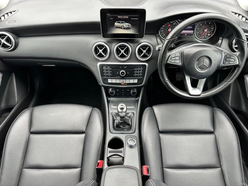 View MERCEDES-BENZ A CLASS 1.6 A160 SE Euro 6 (s/s) 5dr